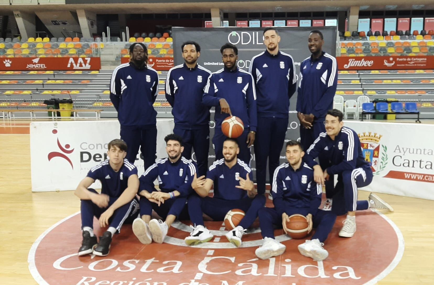 La plantilla del Odilo Cartagena posa durante el &#039;media day&#039;