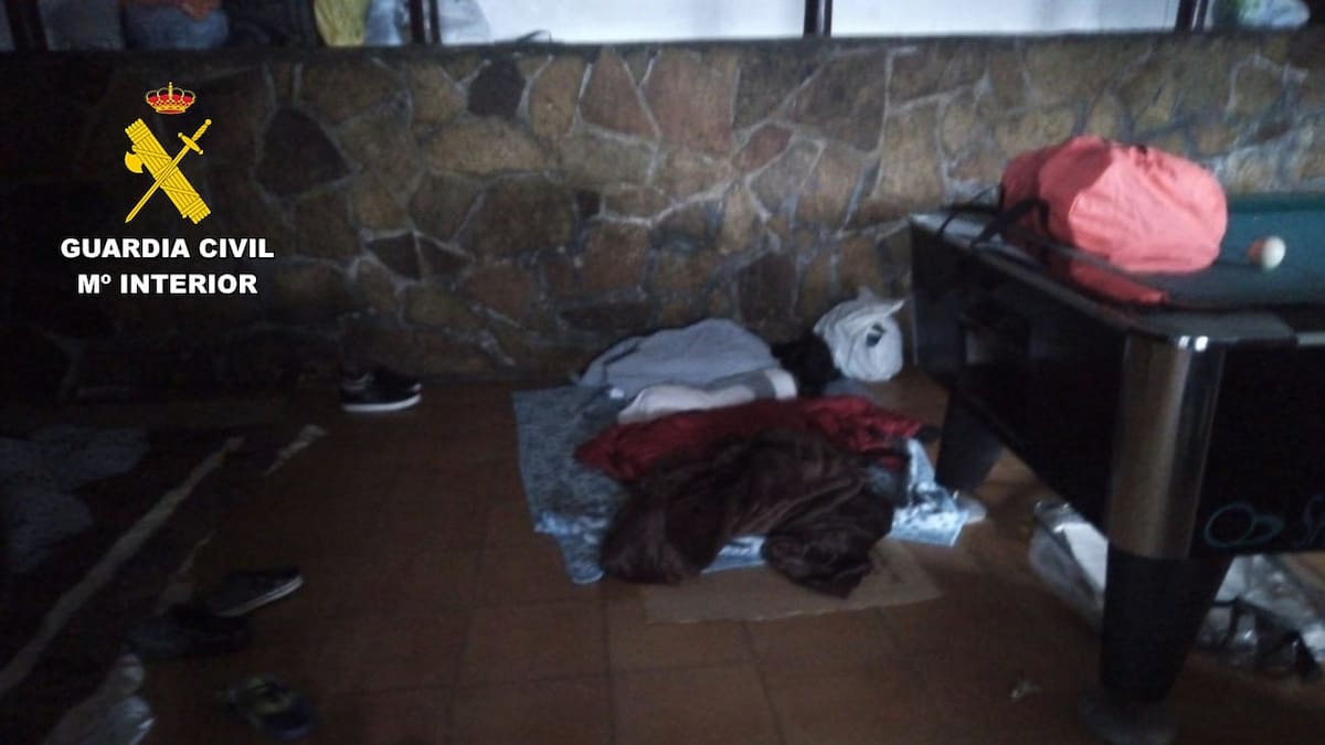 Detenido un vecino de Mesía por captar inmigrantes para trabajar en clubs de alterne y agredirlas sexualmente