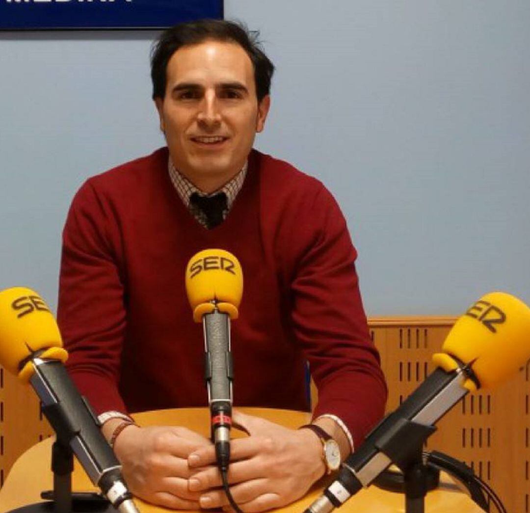 Guzmán Gómez, candidato por el Partido Popular a la alcaldía de Medina del Campo, en los estudios de la Cadena SER