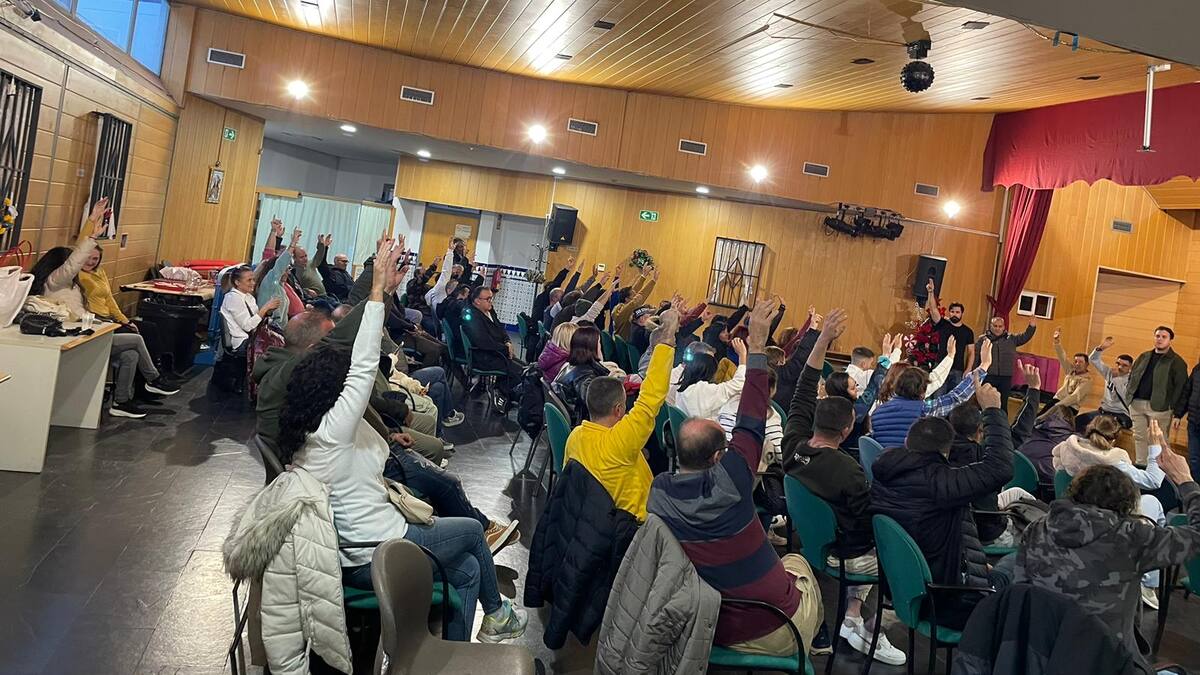 El secretario del Comité de Empresa de Valoriza Gestyona en Pinto, Ángel Alonso, explica la convocatoria de huelga en el servicio de limpieza viaria y recogida de residuos..