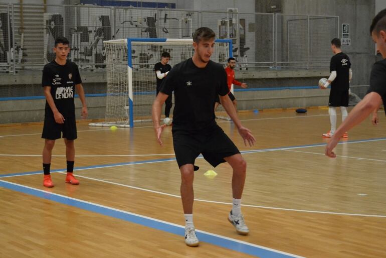 Jorge Montiel, en primer plano, durante una sesión de entrenamiento en Santa Isabel