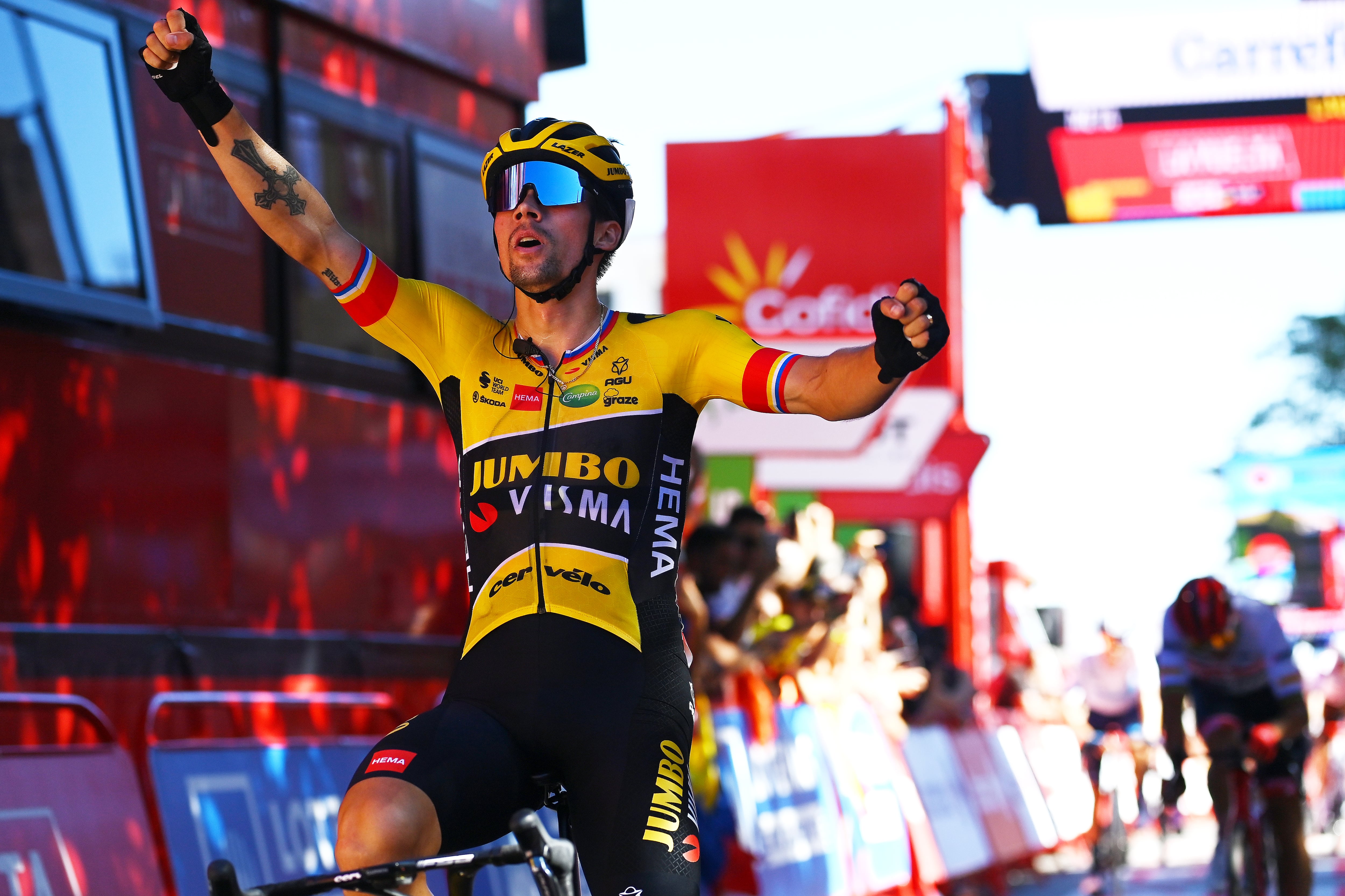 Primoz Roglic, ganador de la cuarta etapa de La Vuelta a España y nuevo maillot rojo. (Photo by Tim de Waele/Getty Images)