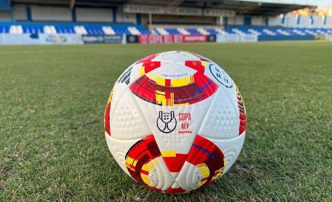 Balón de la Copa del Rey en el Rubial del Águilas