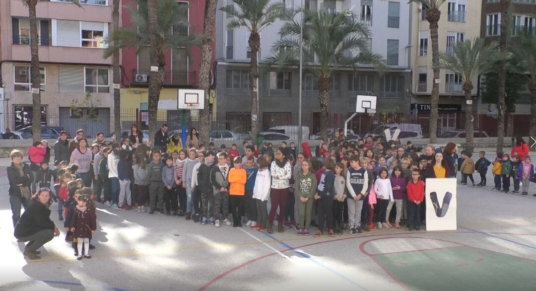 Minuto de silencio en el Ferrández Cruz por el fallecimiento de Laura Luelmo