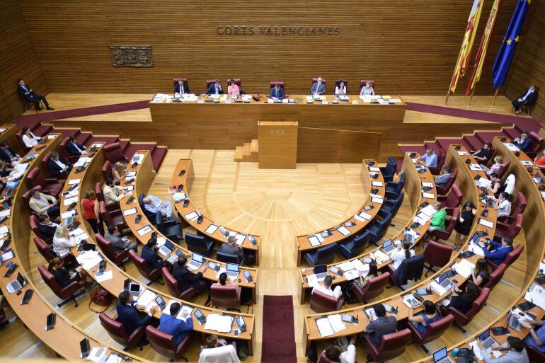 Un pleno de les Corts Valencianes