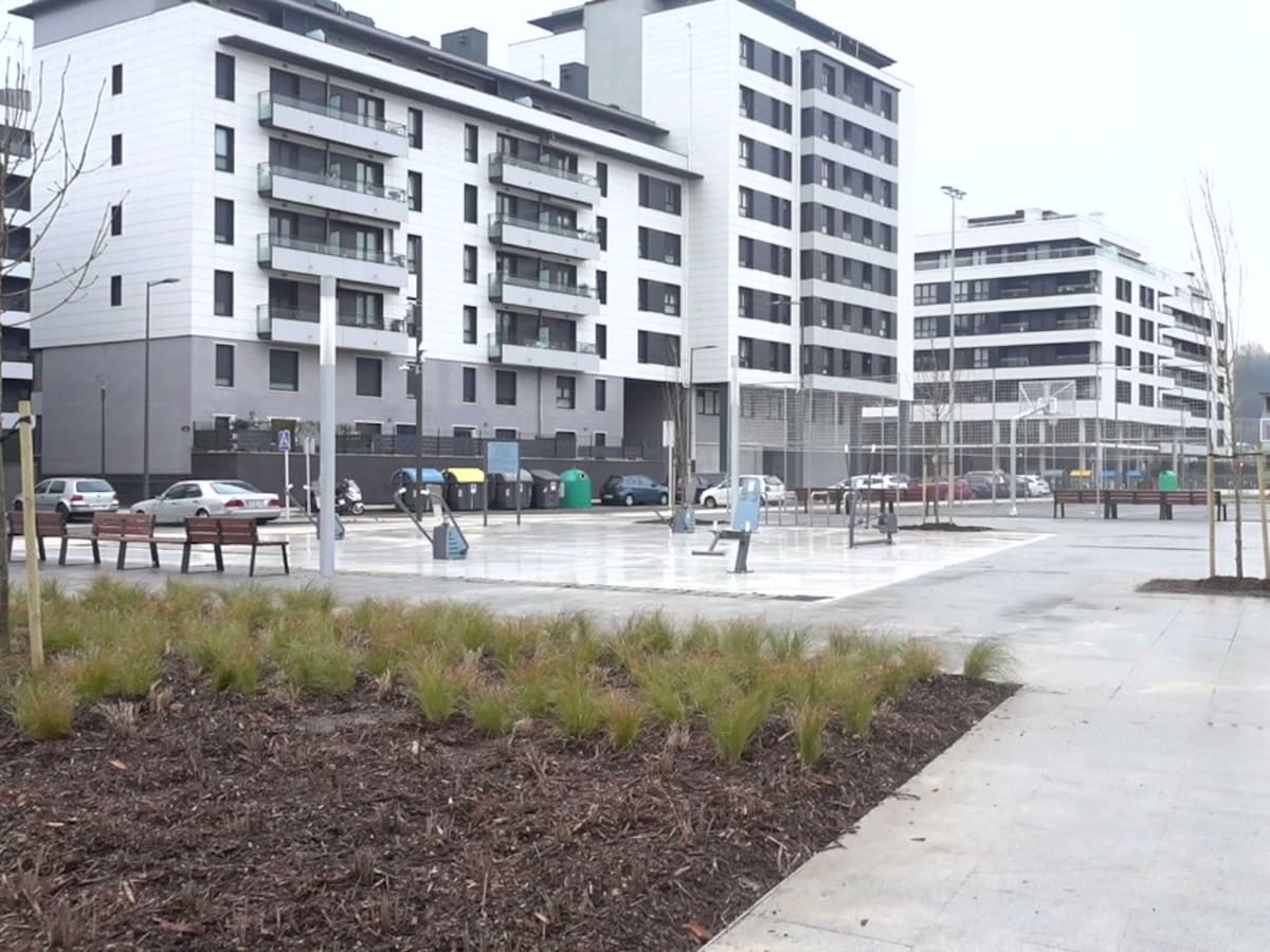 "Nos preocupa que en el nuevo Txomin solo se construyan casas sin equipamientos para el barrio"