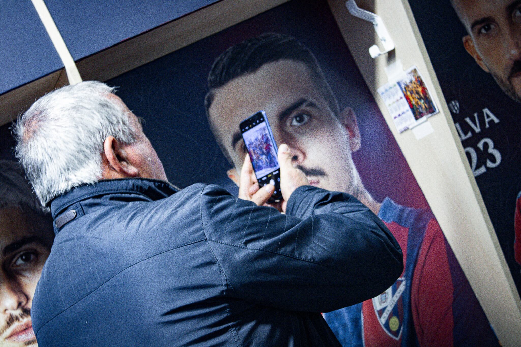 La SD Huesca rinde homenaje a los abonados que cumplen 65 años en este 2025