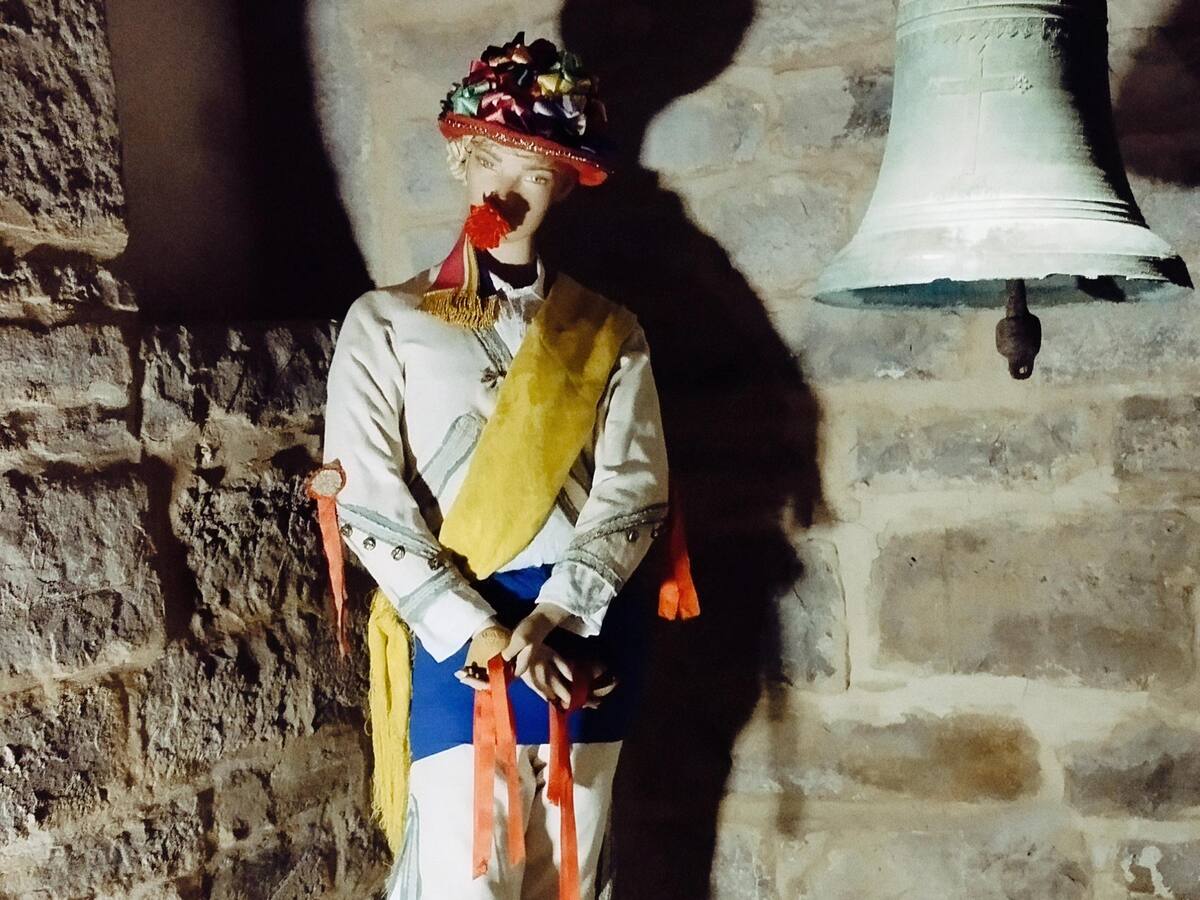 Ya puede verse en el Museo Diocesano el traje de bailador en el que se inspiró el Grupo Folklórico Alto Aragón