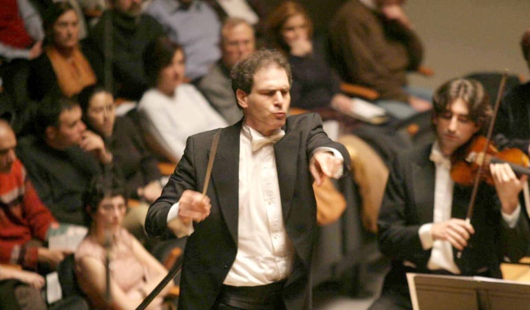 El director, Yaron Traub, en uno de sus conciertos en el Palau de la Música