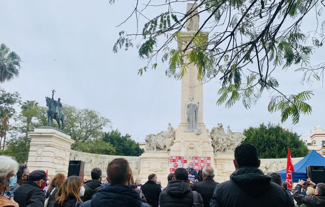 Concentración convocada en UGT en defensa de la industria de Cádiz