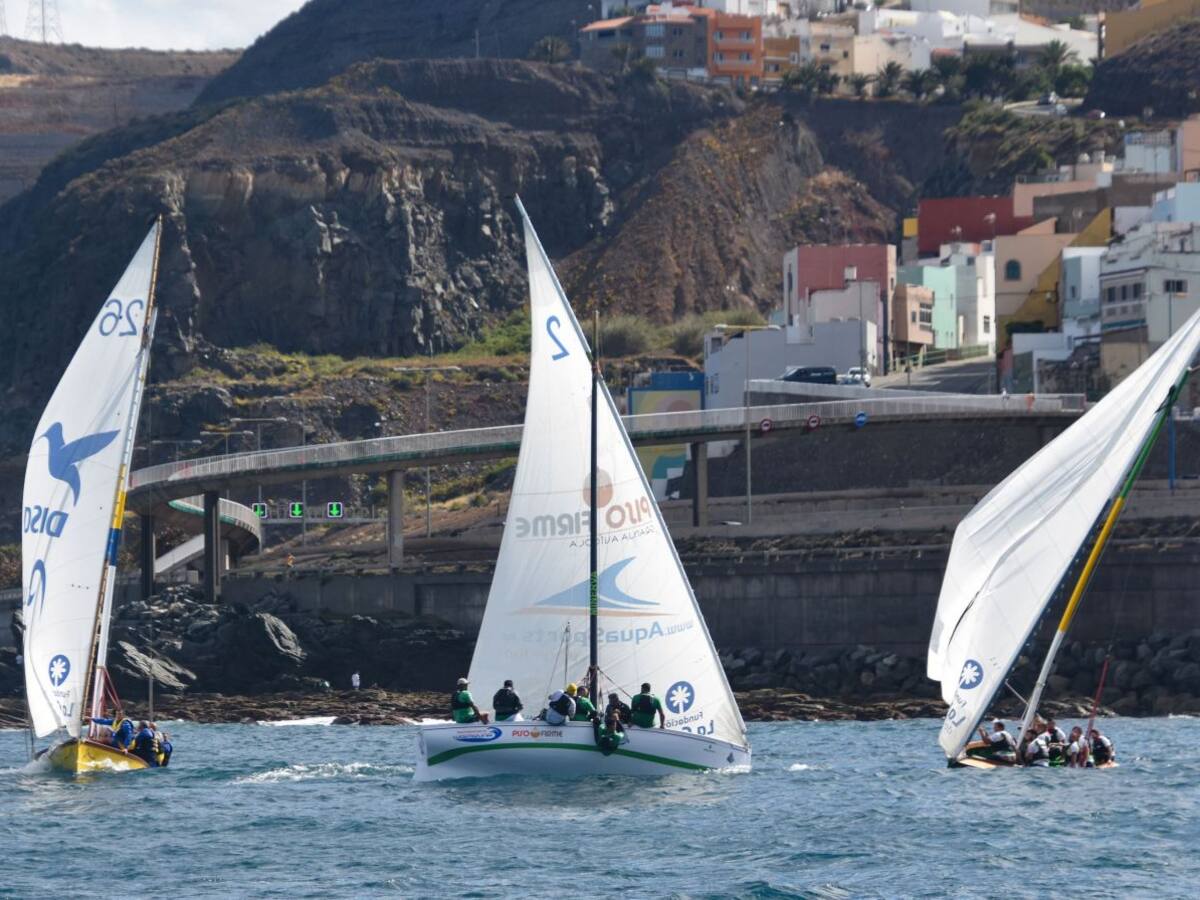 Parte de la flota de Vela Latina pone rumbo a Lanzorte