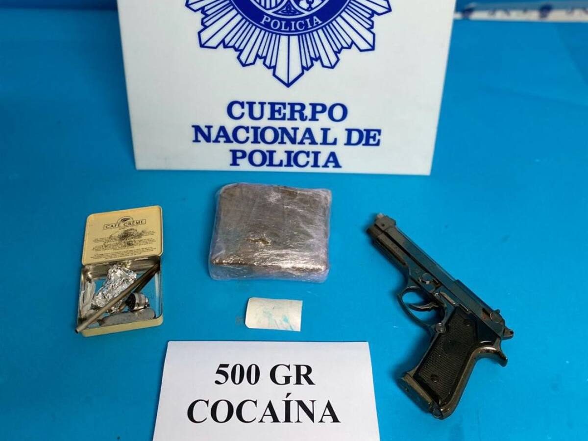 La Policía Nacional detiene en Linares a tres personas con más de 500 gramos de cocaína y una pistola simulada