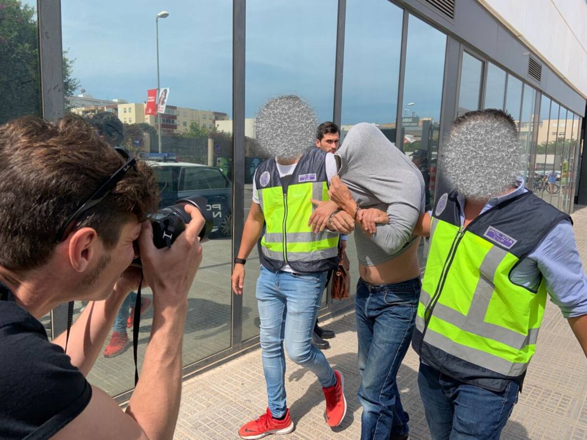 Pasan a disposición judicial dos detenidos por los incendios de es Viver y los Juzgados