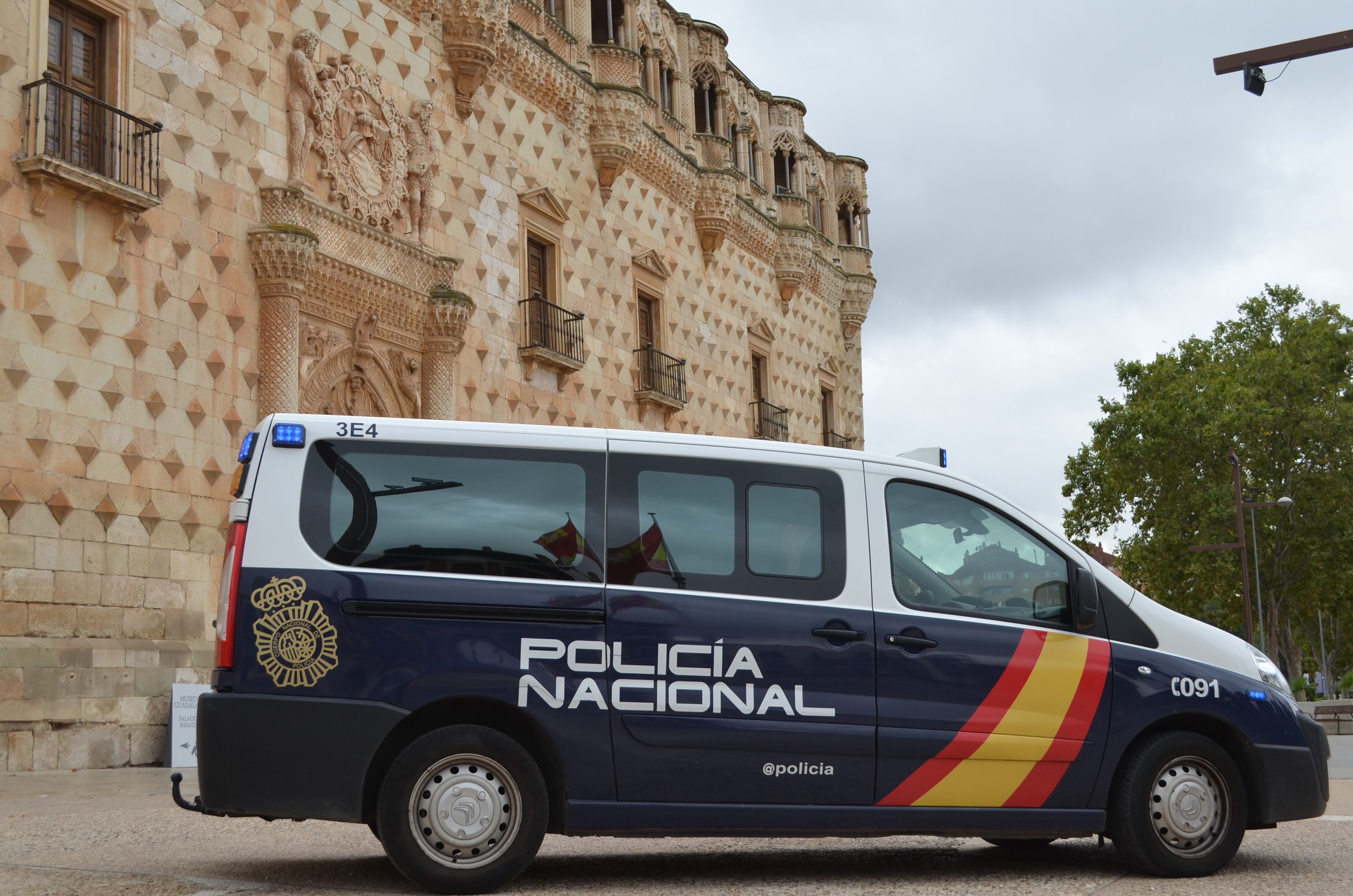 Furgón Policía Nacional en Guadalajara