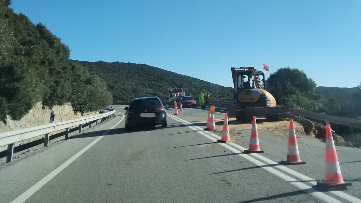Tarifa sufre los efectos del socavón de la N-340