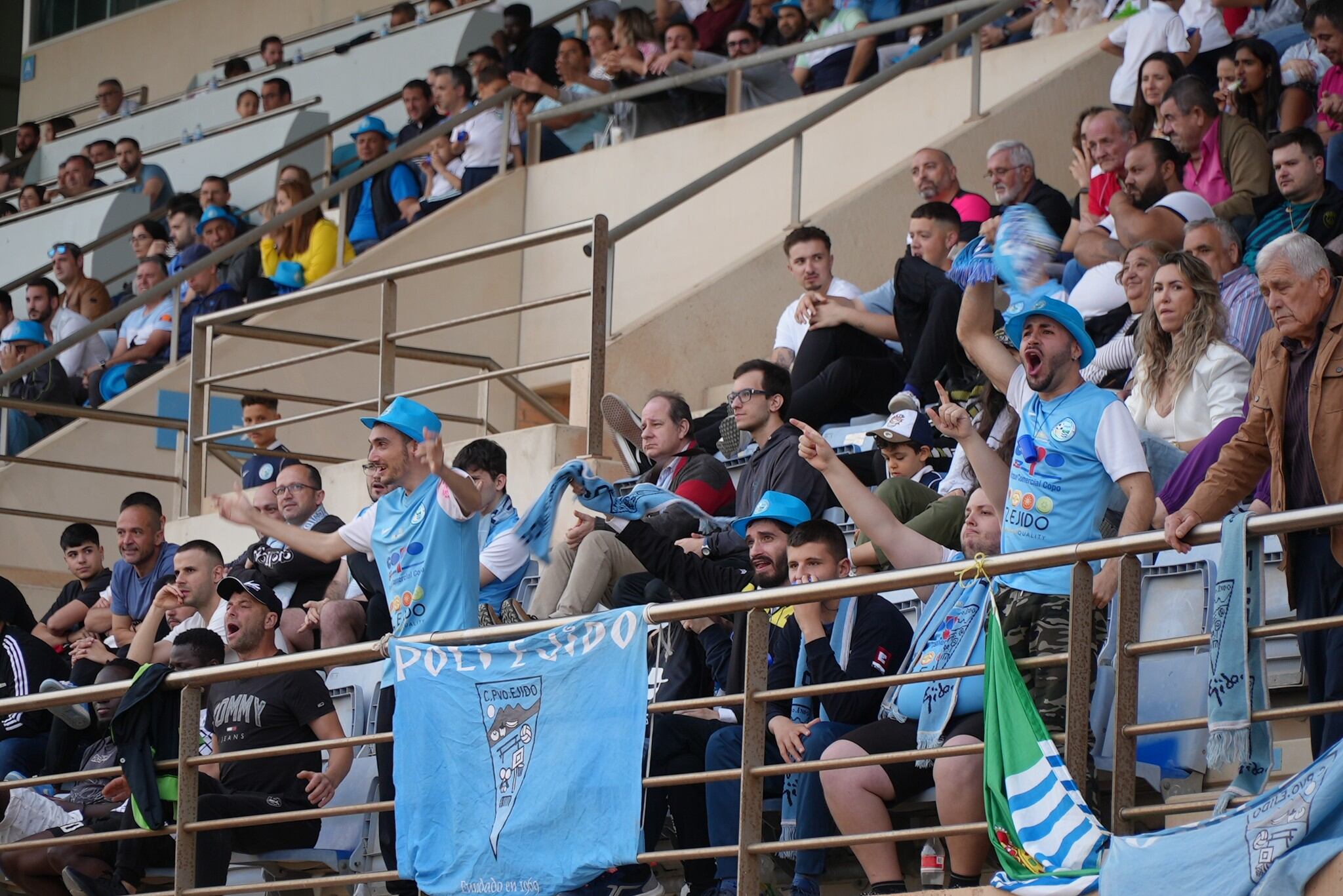 La afición del Poli El Ejido animando a su equipo.