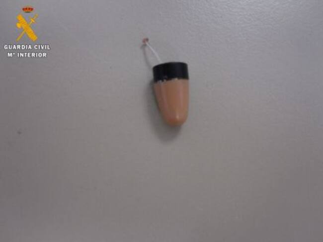 audífono utilizado por el tramposo en el examen de conducir