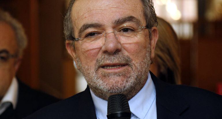 Primer pla del president de la Diputació de Lleida, Joan Reñé, durant la seva intervenció al tradicional esmorzar de Nadal amb els mitjans de comunicació, el 23 de desembre de 2016