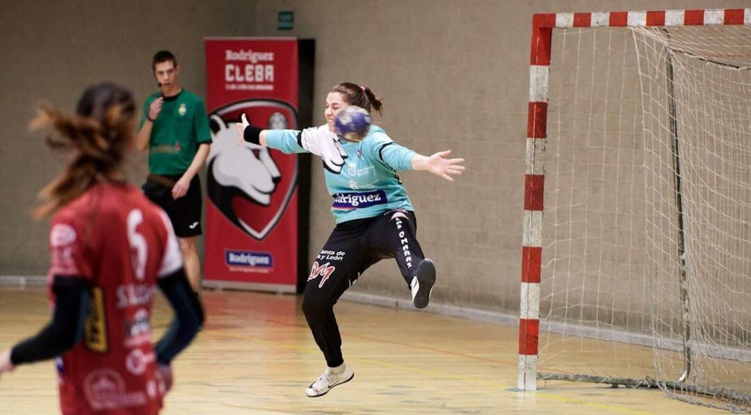 El Cleba da continuidad a la portería con Bárbara Seco
