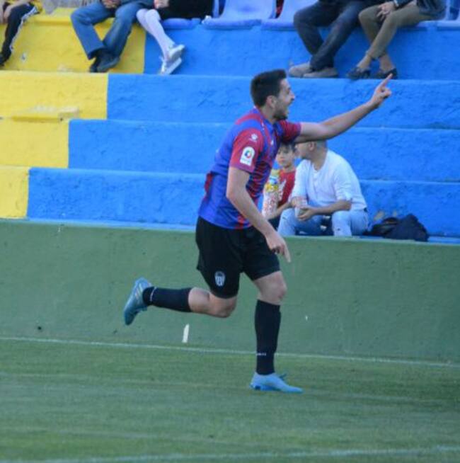 Terol celebra el gol en Orihuela