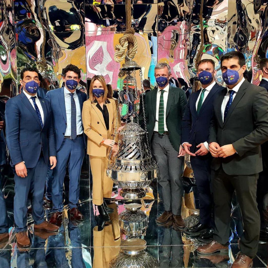 Marta Fernández Tapias en Fitur junto al vicepresidente de la Xunta