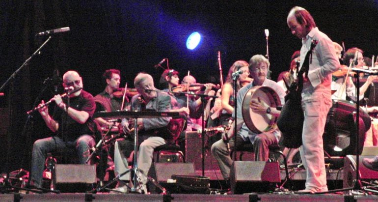 Carlos Núñez durante un concierto