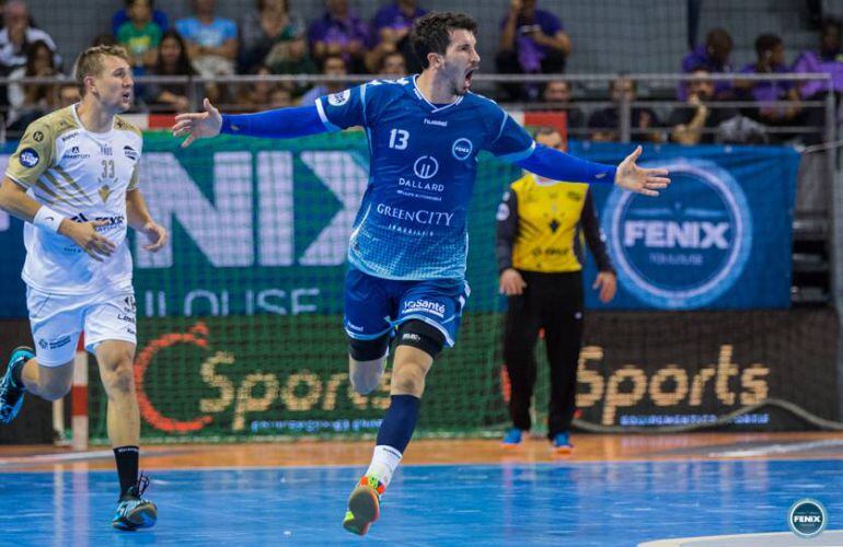 Álvaro Ruiz celebrando un gol en Francia.