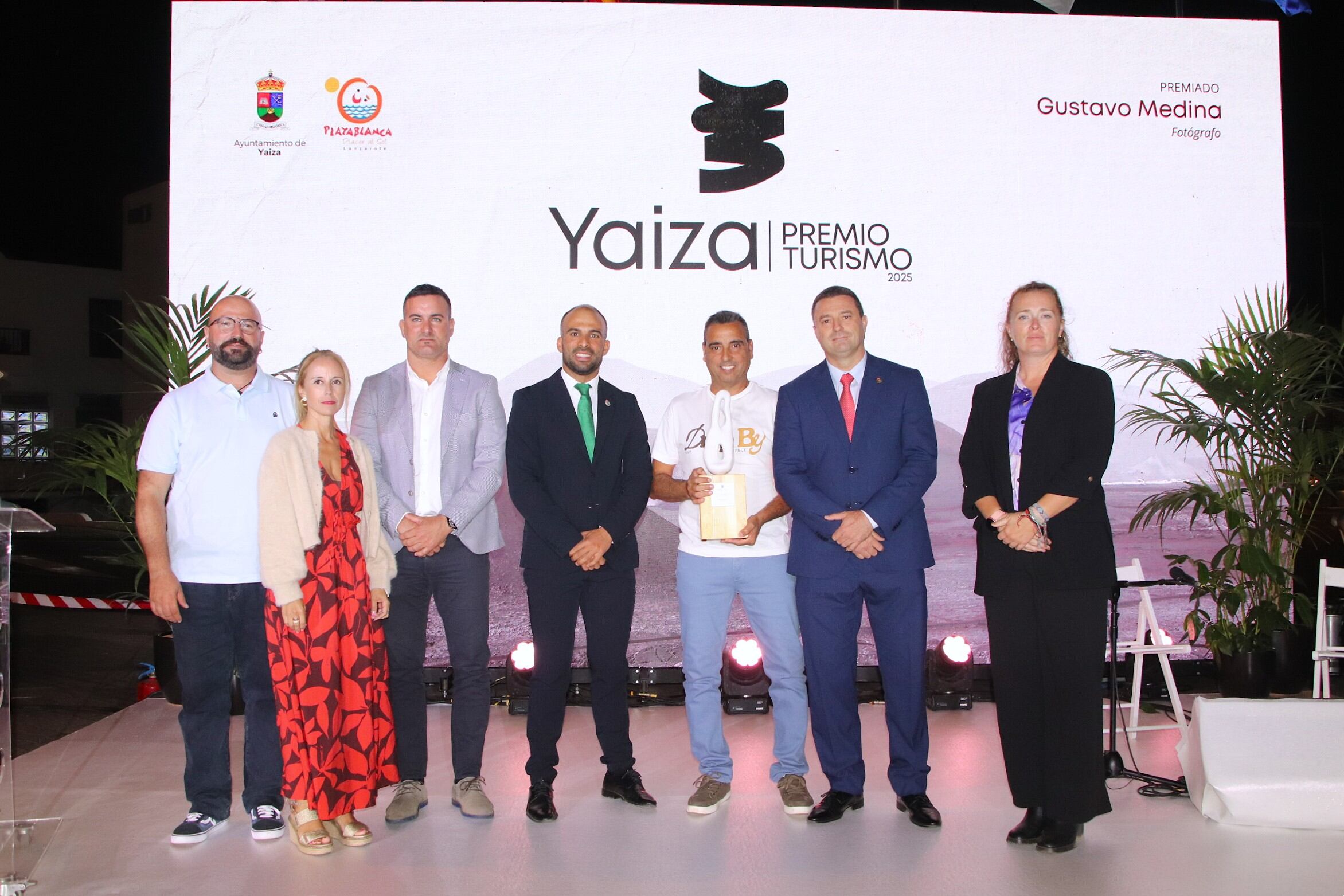 Entrega del Premio Turismo 2025 de Yaiza al fotógrafo Gustavo Medina.