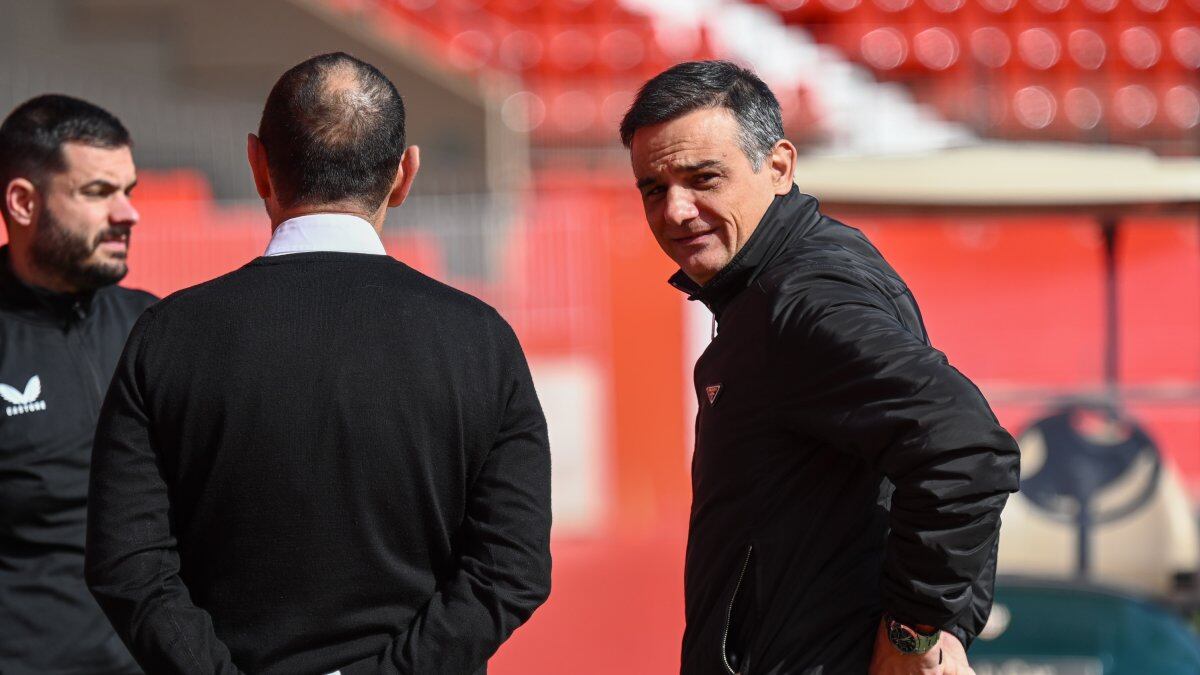 Joâo Gonçalves, director deportivo del Almería, en la hierba del Estadio de los Juegos Mediterráneos.