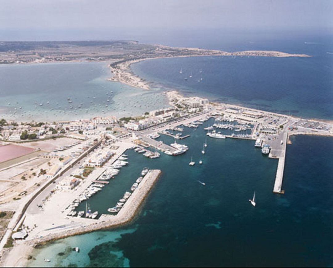 Vista aérea del puerto de La Savina