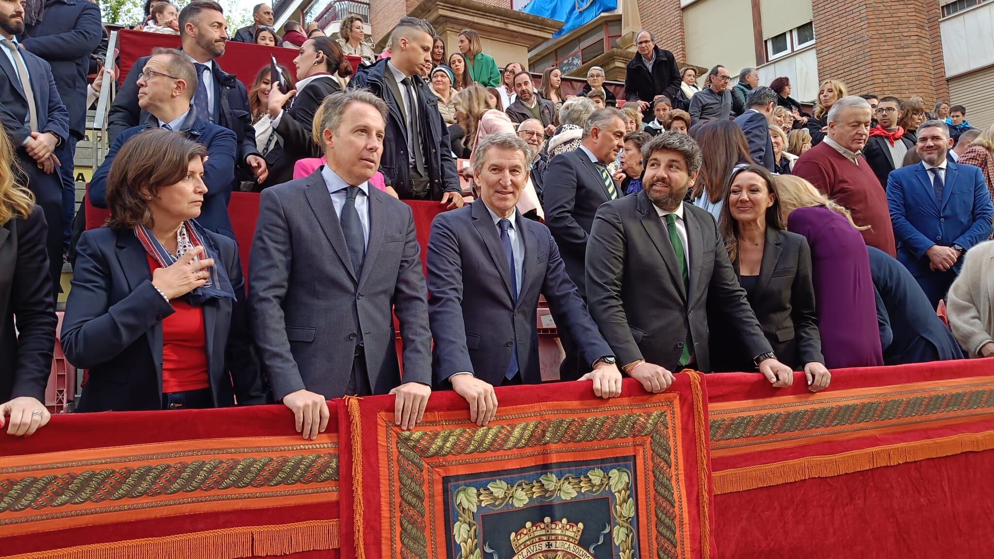 Alberto Núñez Feijóo, presidente del PP junto al alcalde, Fulgencio Gil, el presidente regional, Fernando López Miras y Carmen Conesa, consejera de Turismo
