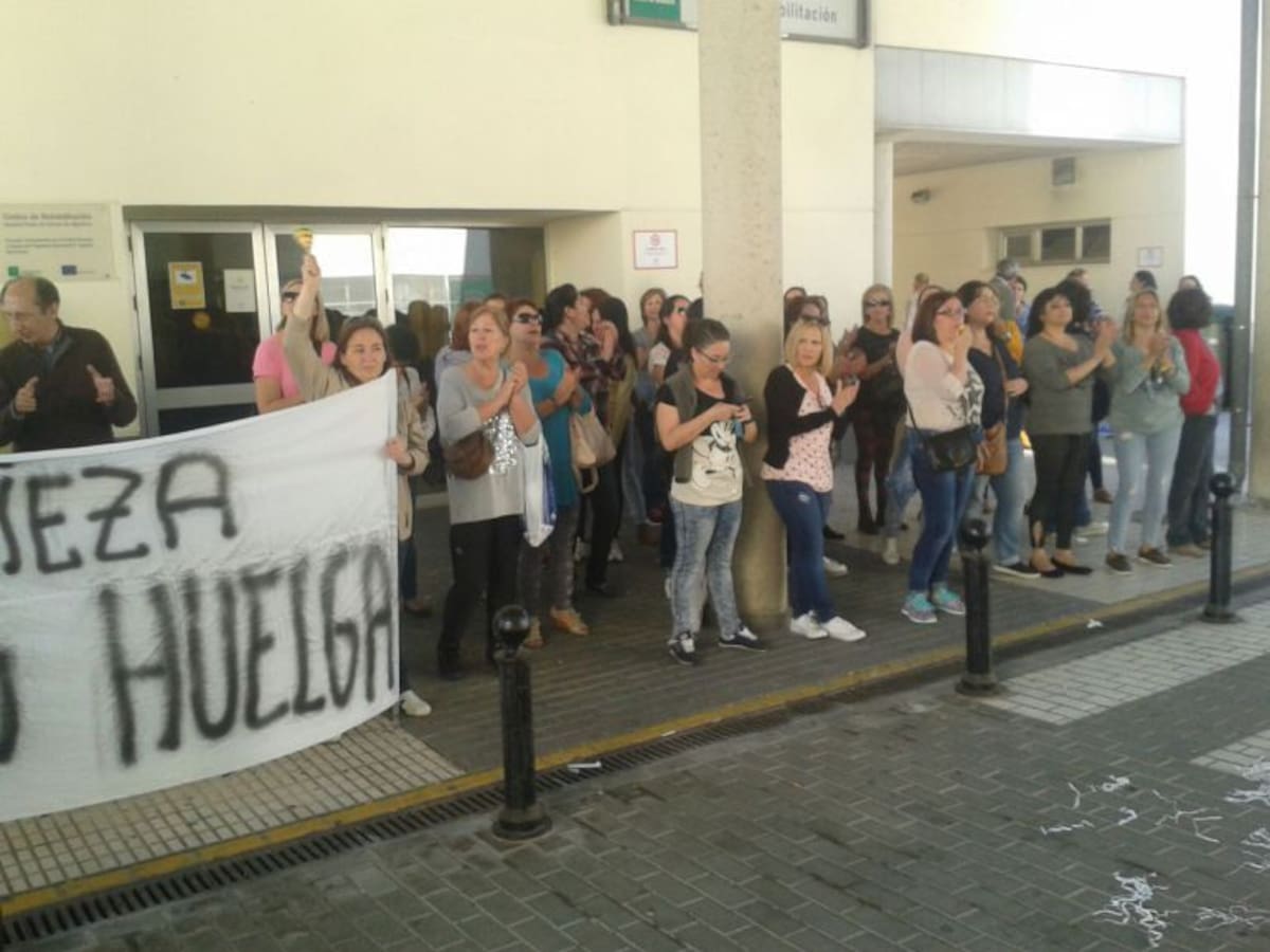 Las limpiadoras del Hospital piden más contrataciones