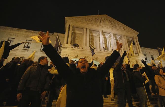 Los policías portugueses protestan ante el Parlamento