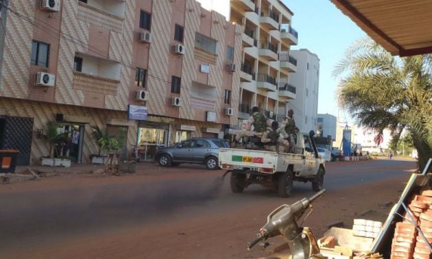 Las fuerzas de seguridad se dirigen hacia el hotel Radisson Blu de Bamako