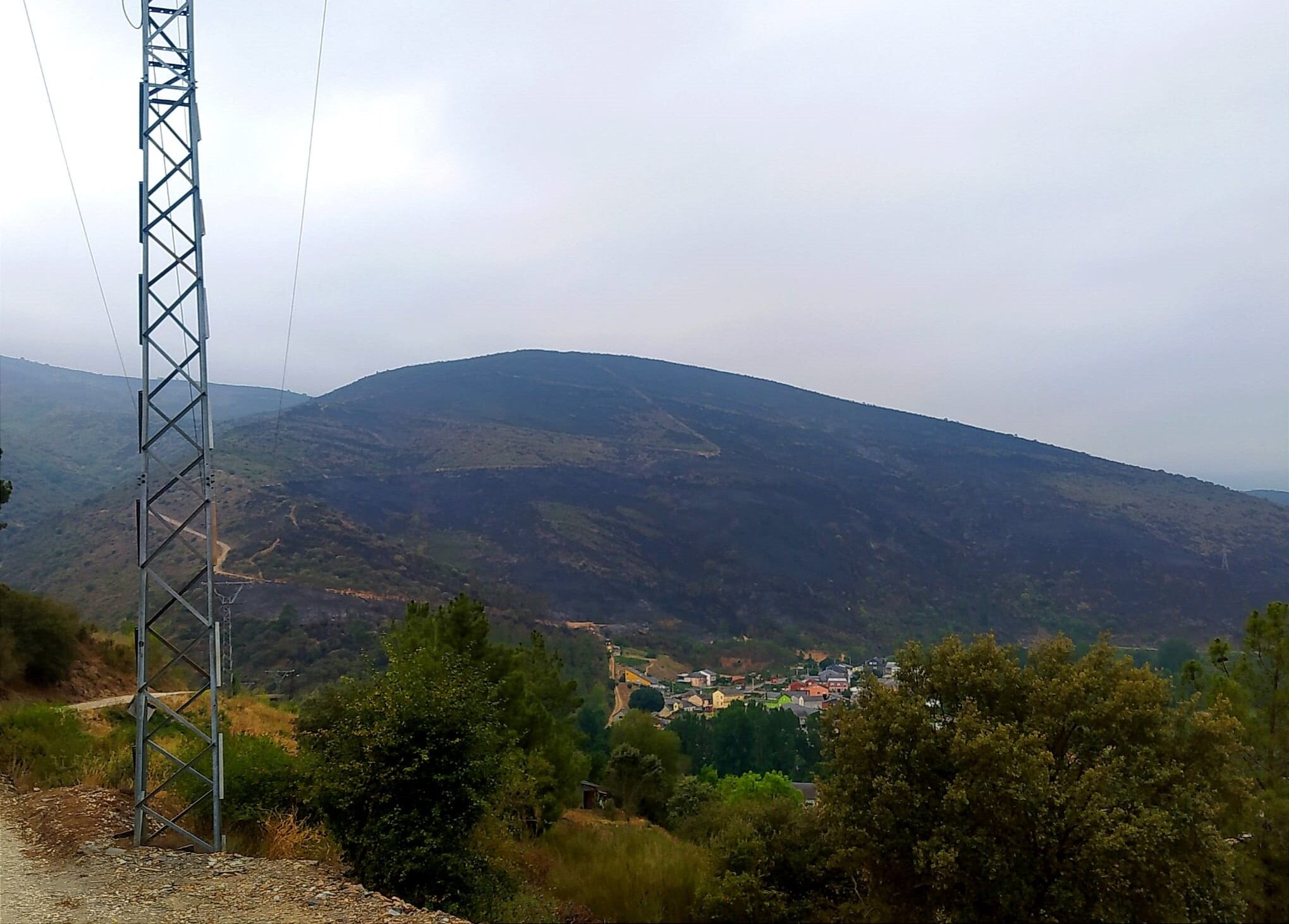 Imagen de los efectos del fuego en Puente de Domingo Flórez