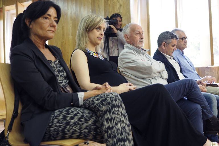 La alcaldesa de Viveiro, María Loureiro, sentada en el banquillo de los acusados de la Sección Segunda de la Audiencia Provincial de Lugo