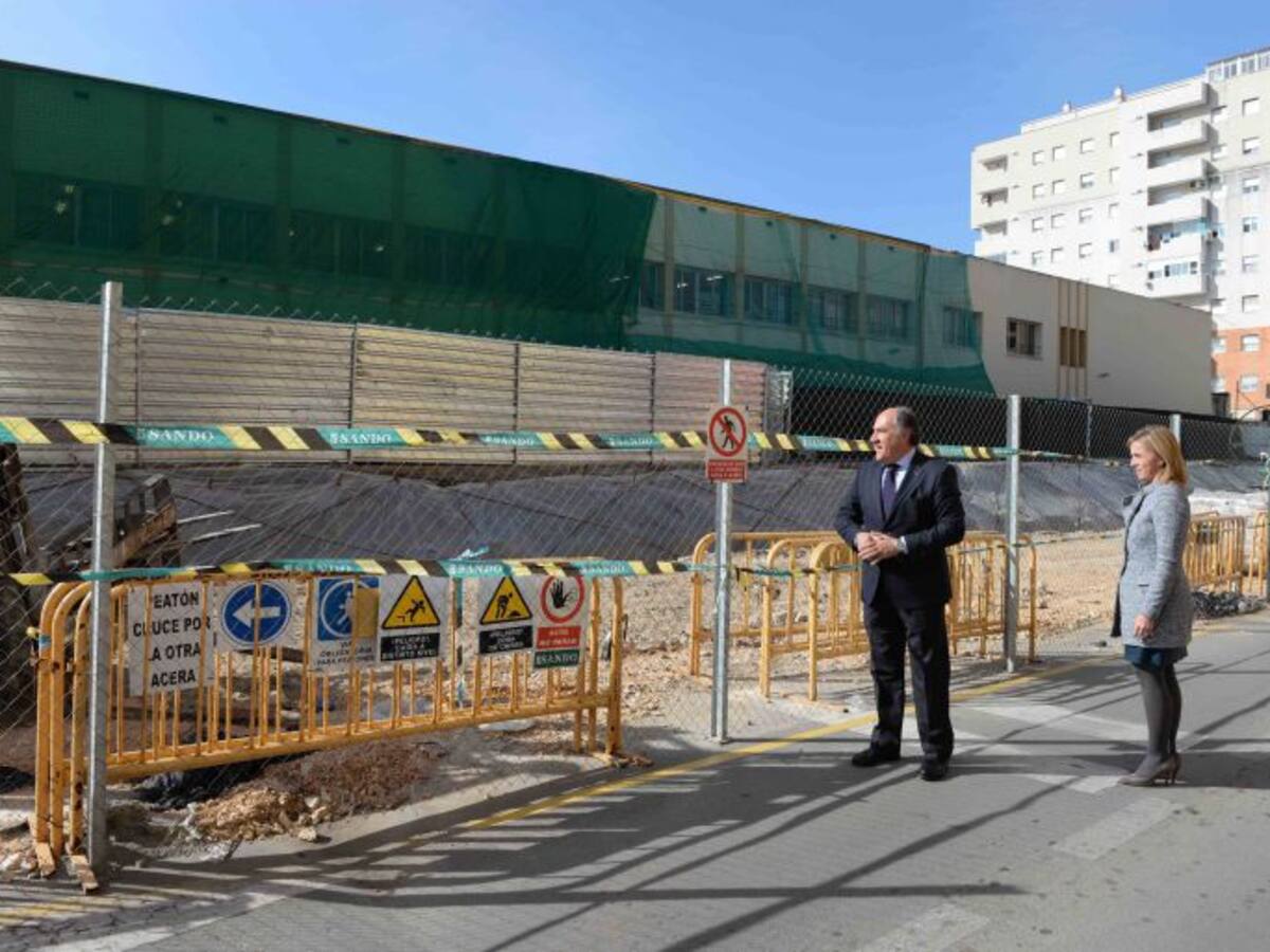 La limpieza del colector de Jacinto Benavente obliga a cambiar el sentido del tráfico