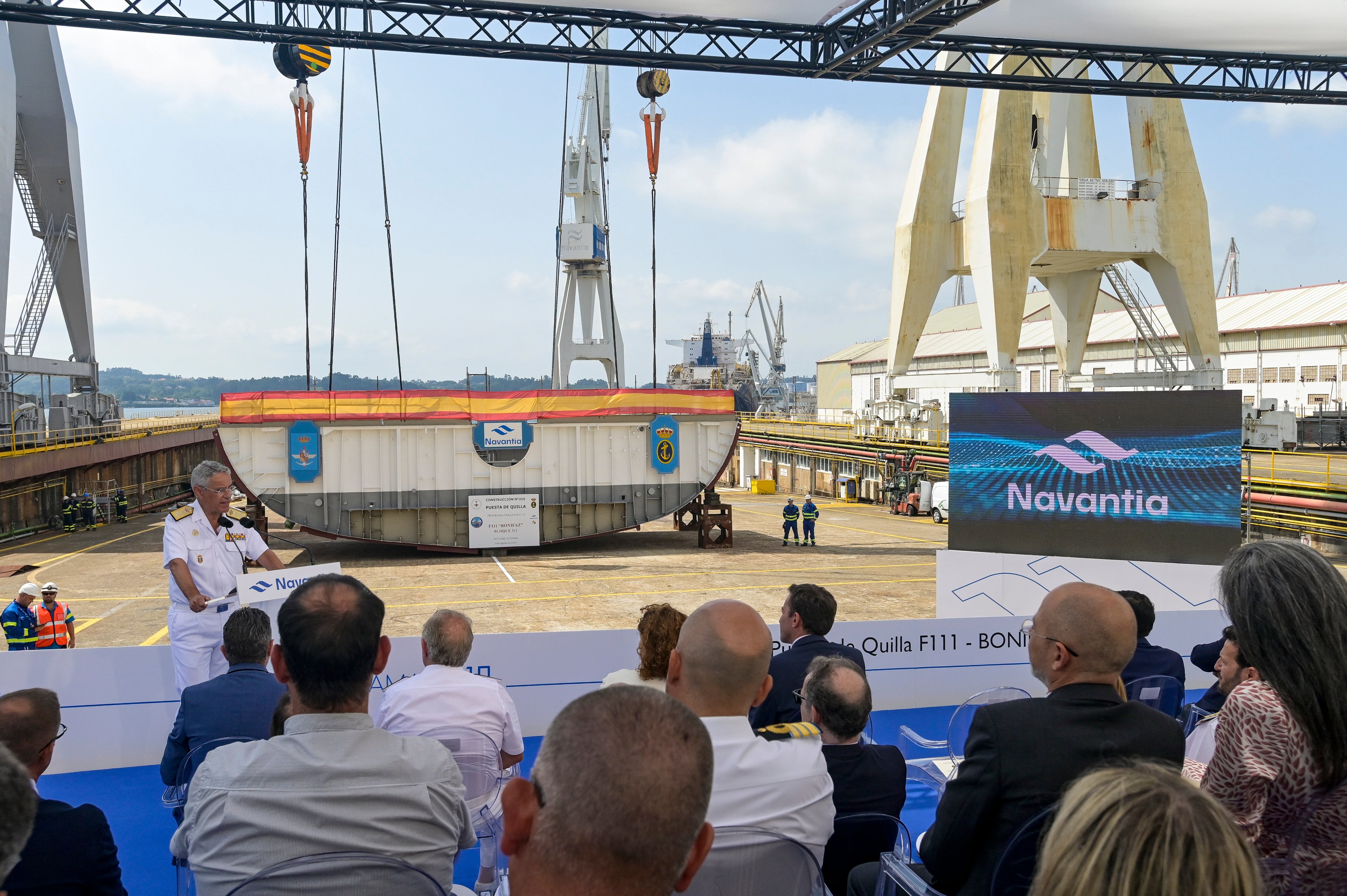 FERROL, 09/08/2023.- El almirante jefe del Estado Mayor de la Armada, Antonio Piñeiro Sánchez, pronuncia unas palabras durante el acto de puesta de quilla de la fragata F-111, primera de serie de cinco que Navantia construye para la Armada Española, este miércoles en Ferrol. EFE/Moncho Fuentes
