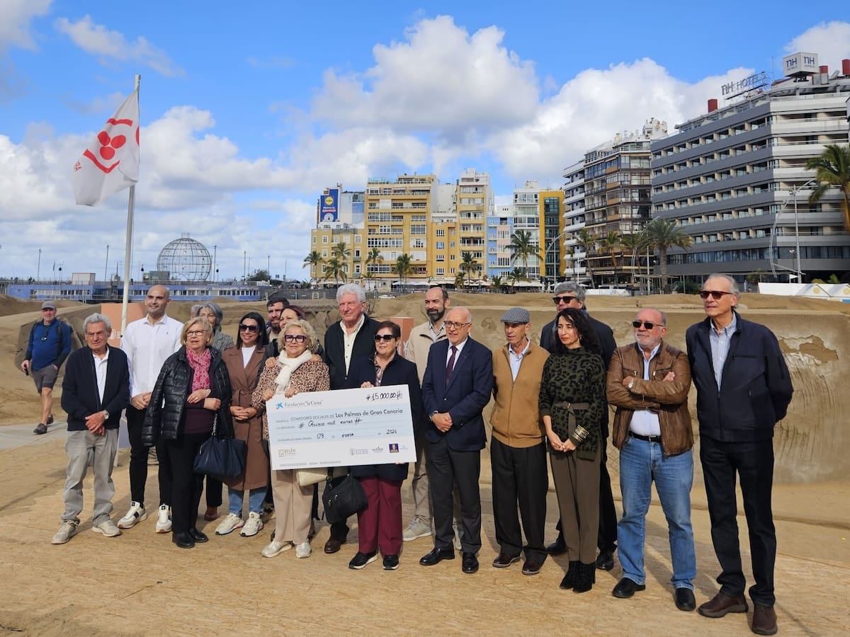 El Belén de Arena de Las Canteras clausura su vigésima edición donando 15.000 euros a los comedores sociales de la ciudad
