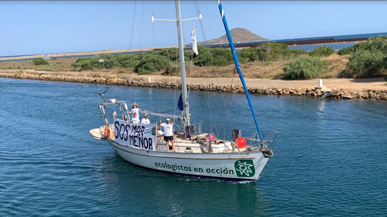 El Velero de Ecologistas en Acción ya está en el Mar Menor