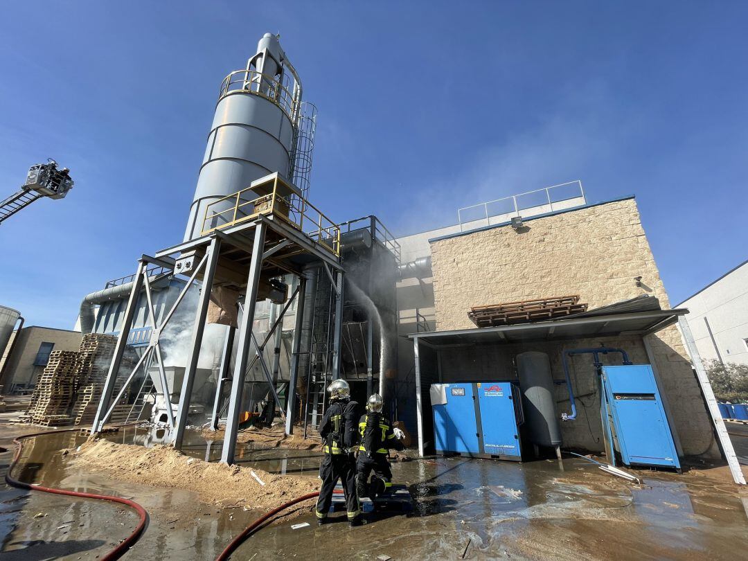 En el lugar han trabajado seis dotaciones de Bomberos de la Comunidad de Madrid.