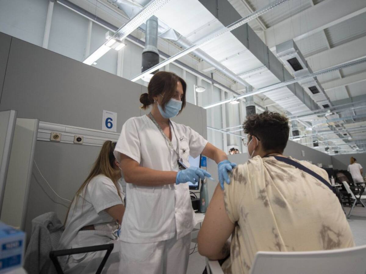 El 13% de los positivos de la quinta ola en Madrid cuenta con la pauta completa