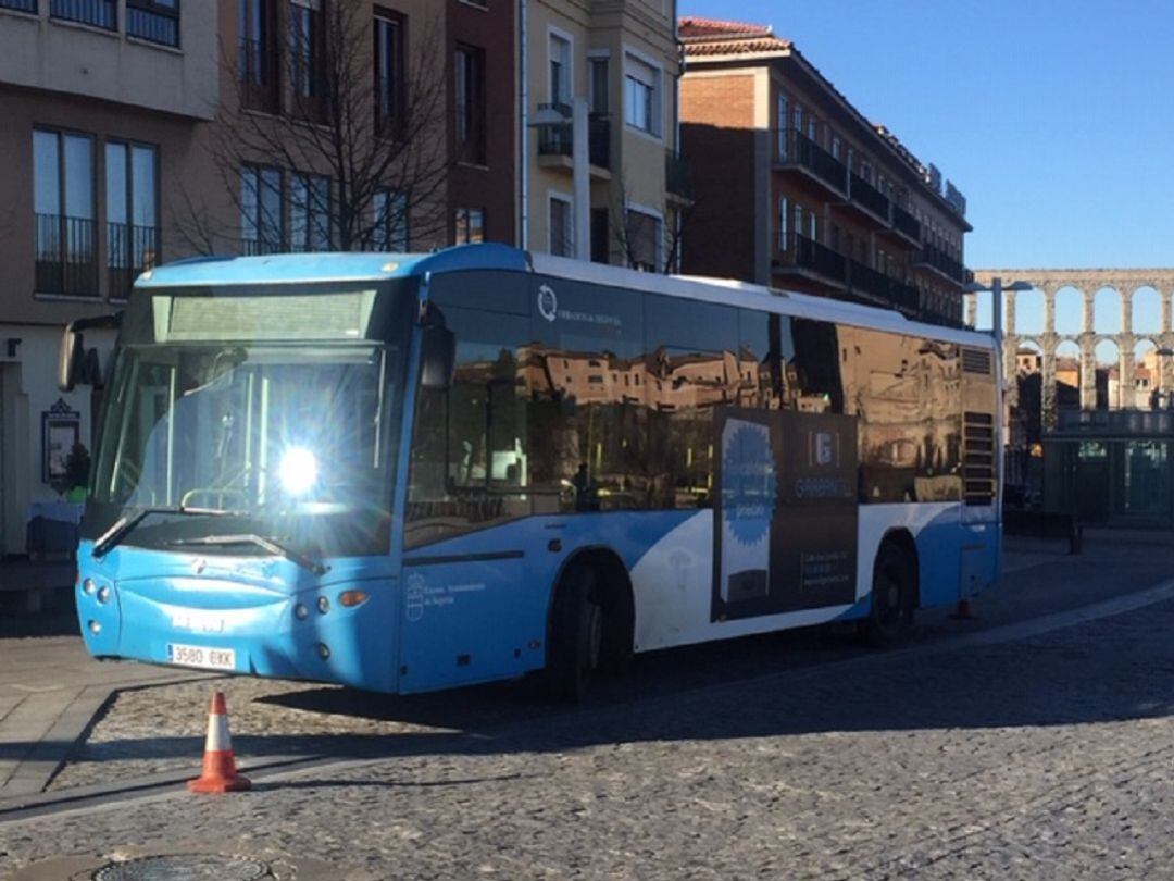 Autobús averiado en la Avenida Padre Claret