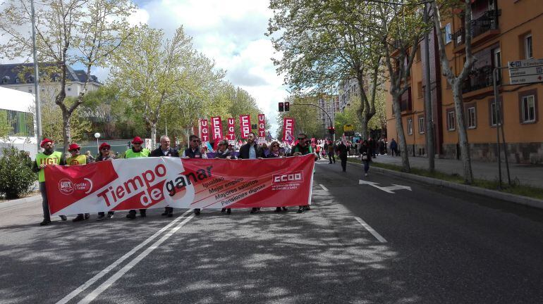 La manifestación sindical avanza por al Avenida de Requejo