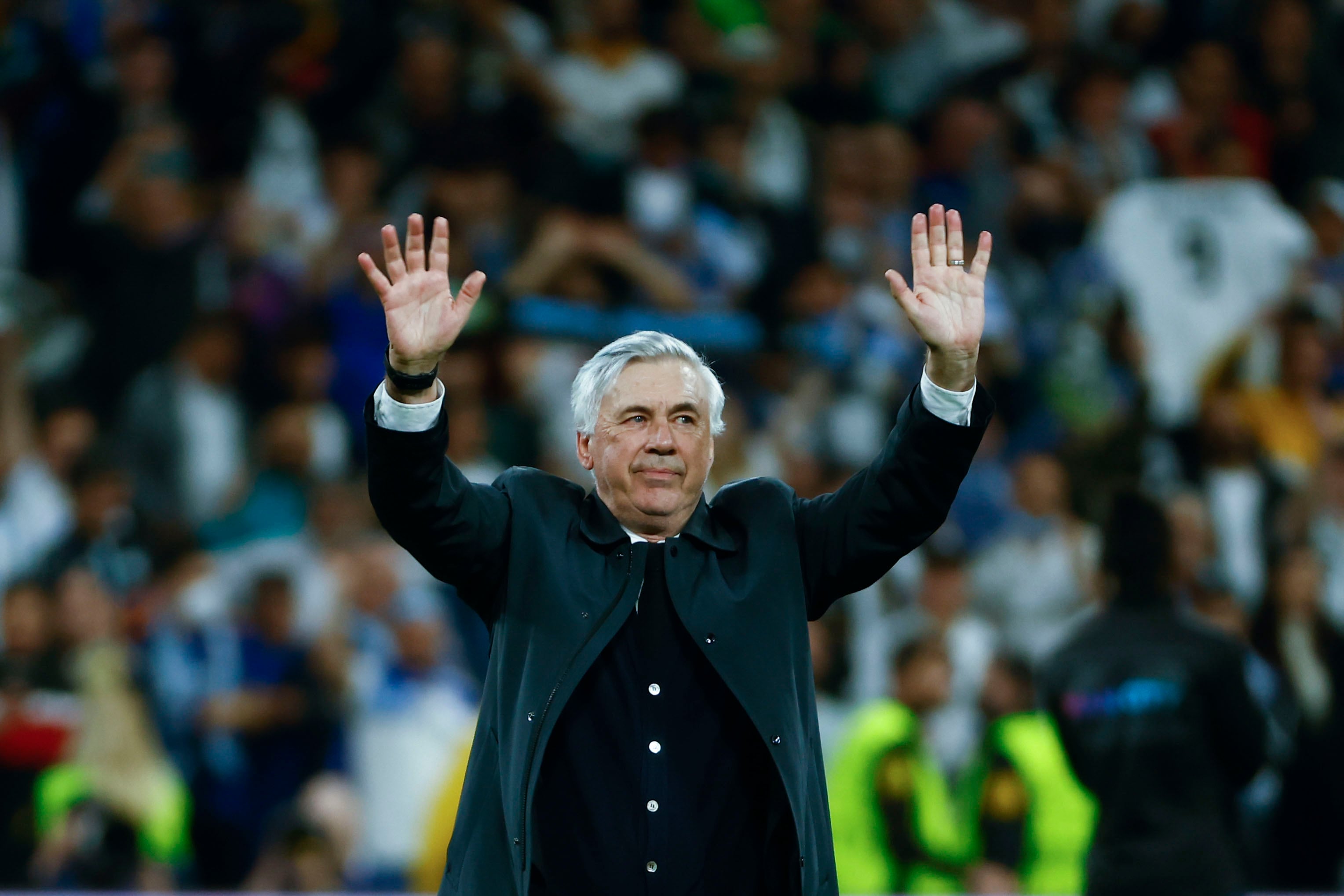 El entrenador del Real Madrid, Carlo Ancelotti, celebra la victoria ante el Manchester City