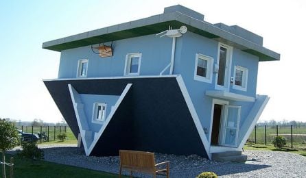 Casa construída al revés, en una isla de Alemania.