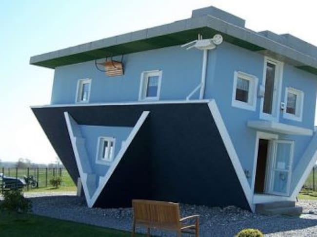 Casa construída al revés, en una isla de Alemania.