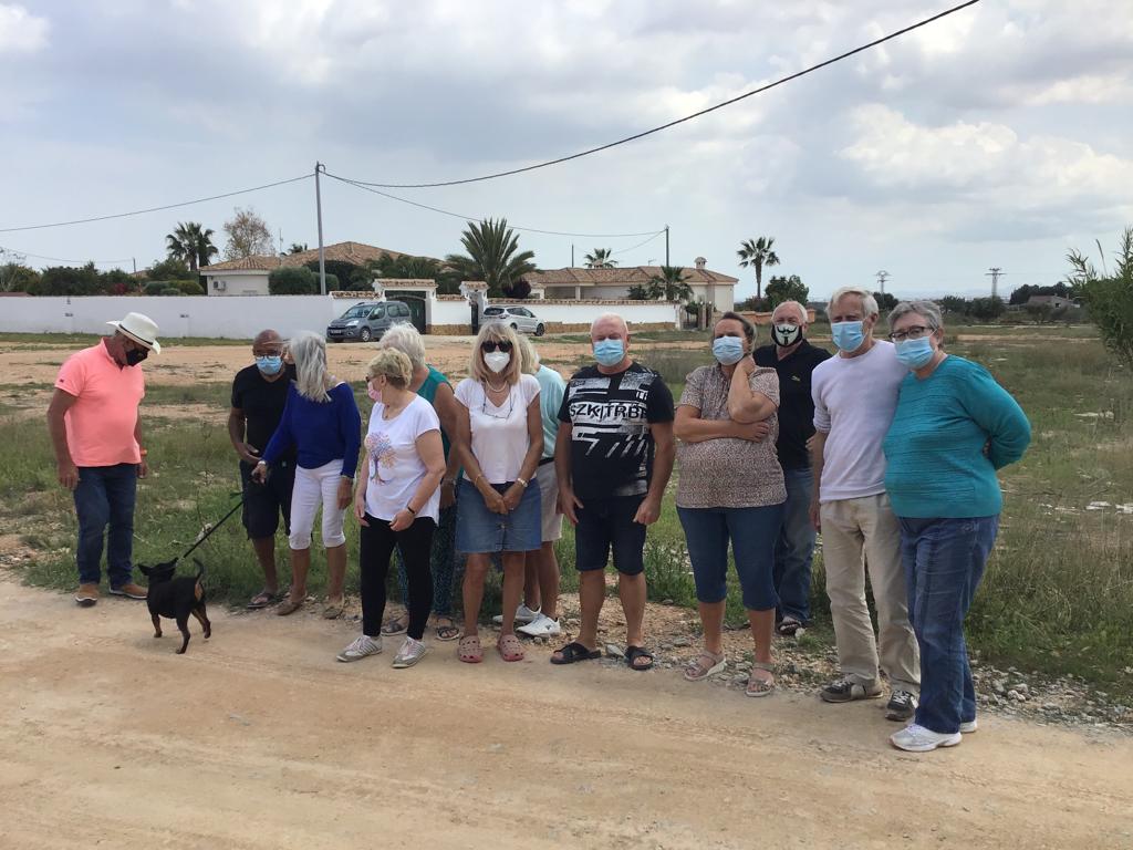 Los propietarios de las viviendas de esta urbanización situada en Gea y Truyols (Murcia), llevan veinte años soportando esta situación