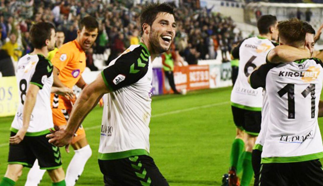 Jon Ander celebra uno de sus goles en El Sardinero
