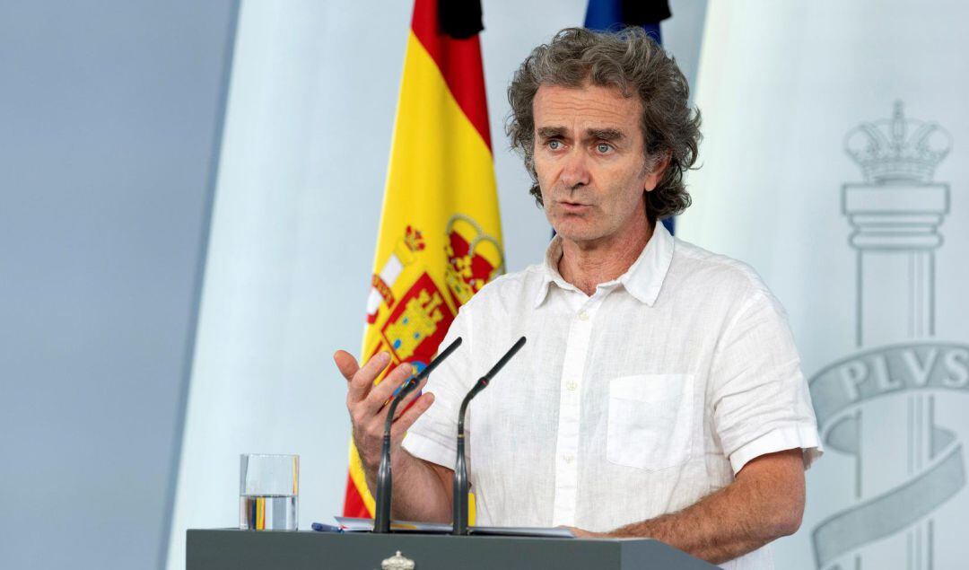 El director del Centro de Coordinación de Alertas y Emergencias Sanitarias, Fernando Simón, durante la rueda de prensa ofrecida este viernes en el Palacio de la Moncloa para hablar de las últimas novedades de la pandemia del coronavirus. 